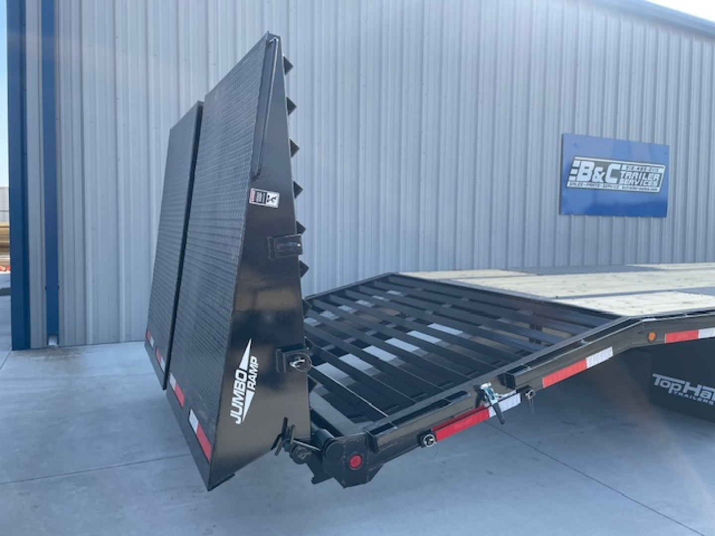 New 2026 TOP HAT 102X32 (27+5) GOOSENECK EQUIPMENT TRAILER TANDEM DUAL 12K AXLES