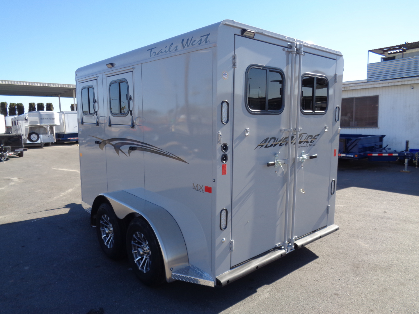 New 2026 Trails West *ADV MX II 2H * ADVENTURE MX II 2-Horse Slant Load Horse Trailer w/ Titanium Package