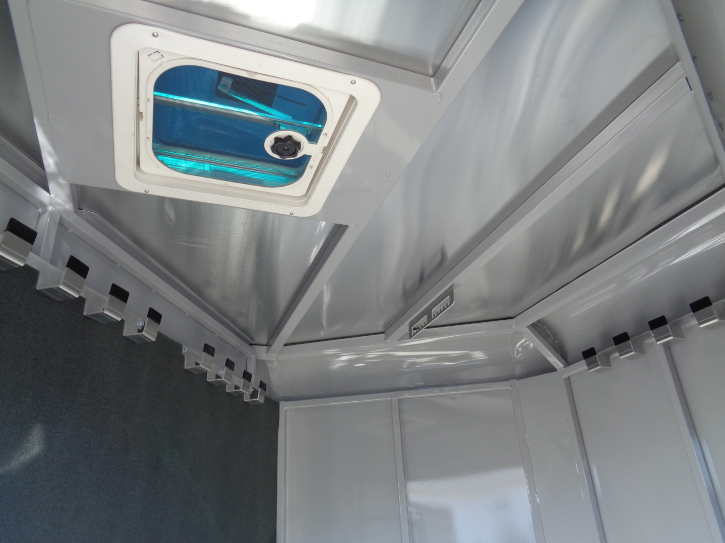 New 2026 Trails West *ADV MX II 2H * ADVENTURE MX II 2-Horse Slant Load Horse Trailer w/ Titanium Package