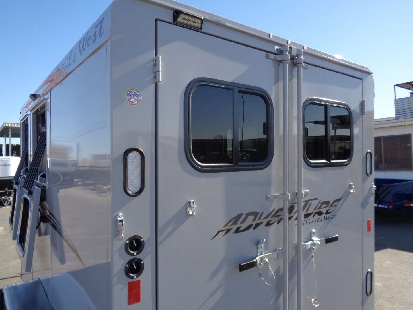 New 2026 Trails West *ADV MX II 2H * ADVENTURE MX II 2-Horse Slant Load Horse Trailer w/ Titanium Package