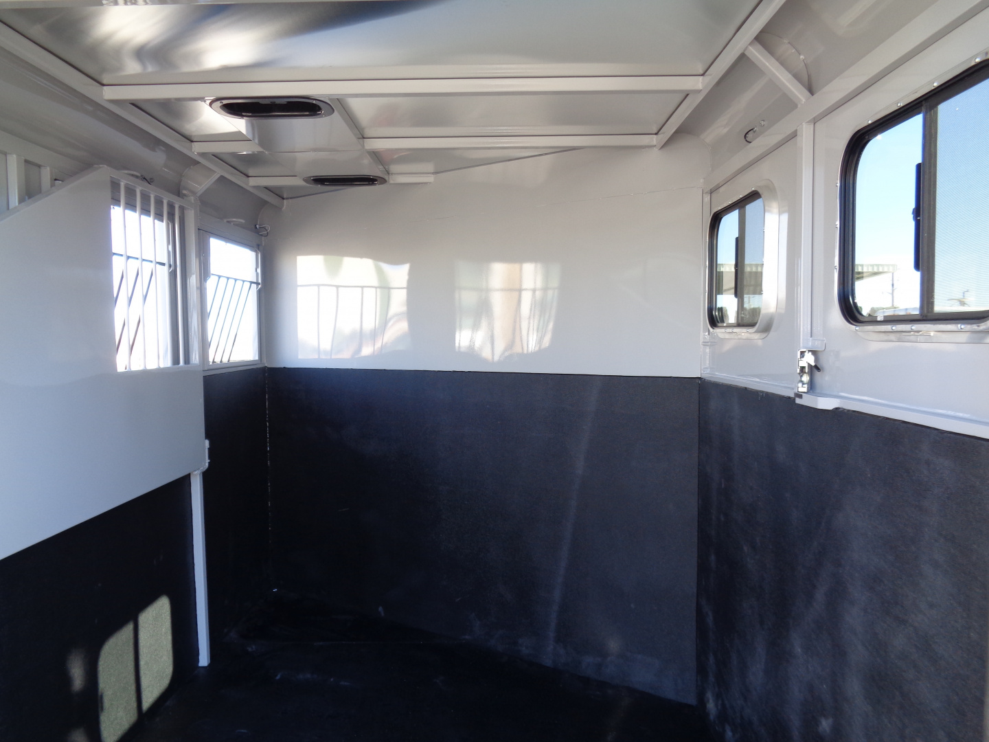 New 2026 Trails West *ADV MX II 2H * ADVENTURE MX II 2-Horse Slant Load Horse Trailer w/ Titanium Package