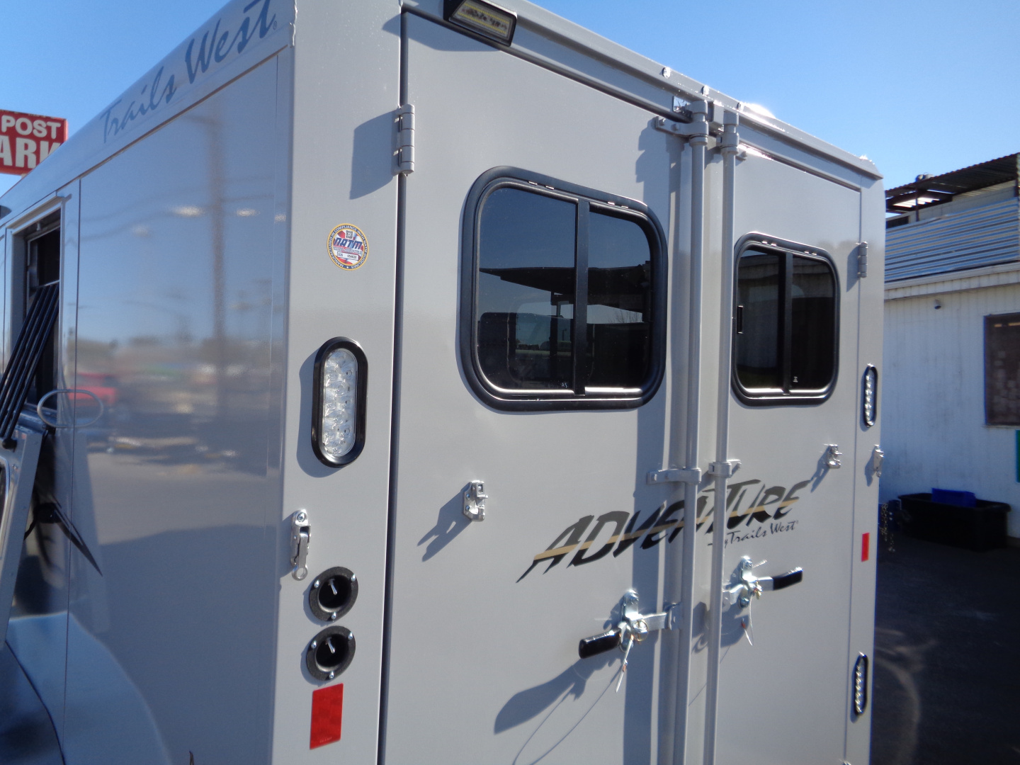 New 2026 Trails West ADVENTURE MX GN 3-Horse Gooseneck Horse Trailer w/ Titanium Package