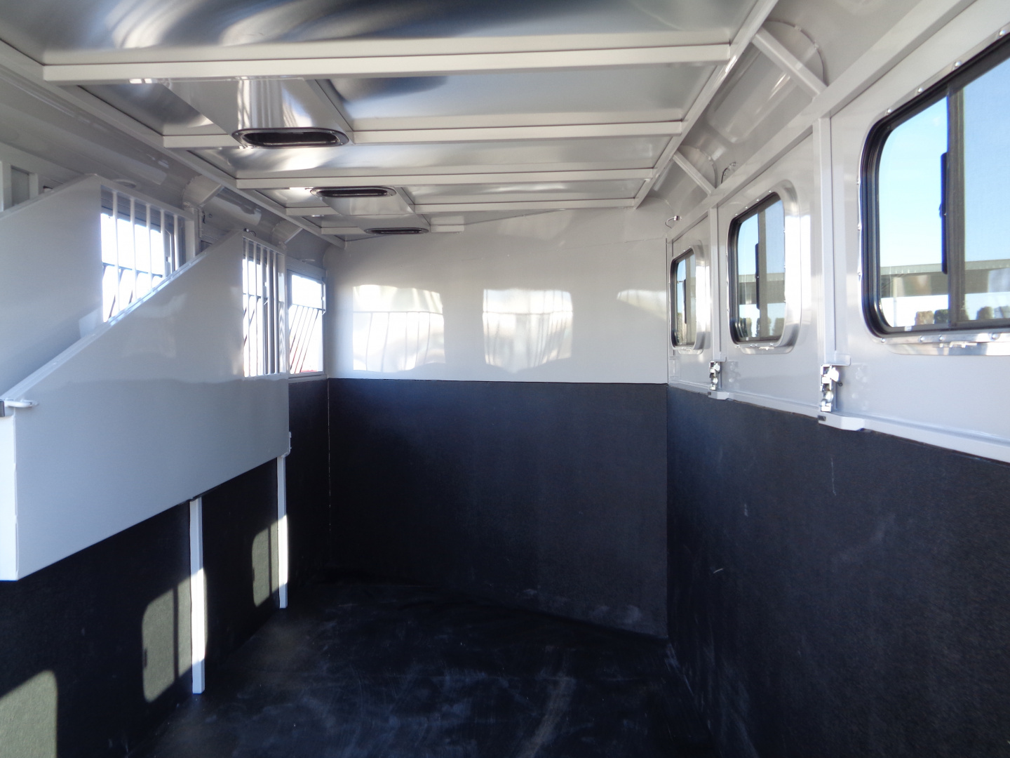 New 2026 Trails West ADVENTURE MX GN 3-Horse Gooseneck Horse Trailer w/ Titanium Package