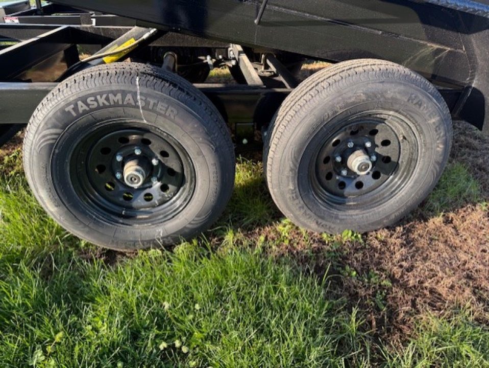 New 2026 PJ Trailers 72"x12' D3 w/ HYDRAULIC JACK Dump Trailer
