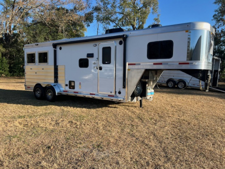 New 2026 Merhow Trailers 7' wide 2 horse w/ 9' lq and slide Horse Trailer