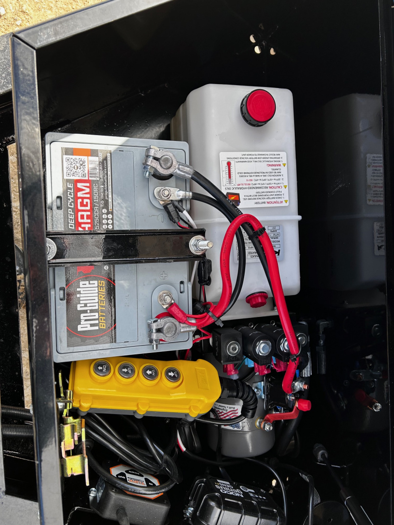 New 2026 MAXXD T8X 102X24 17.5k power tilt equipment/car trailer Equipment Trailer