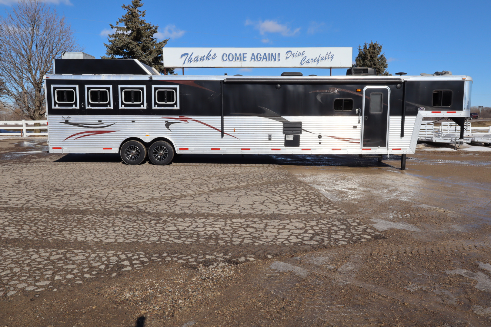 Used 2014 Bison Trailers 4Horse LQ Horse Trailer