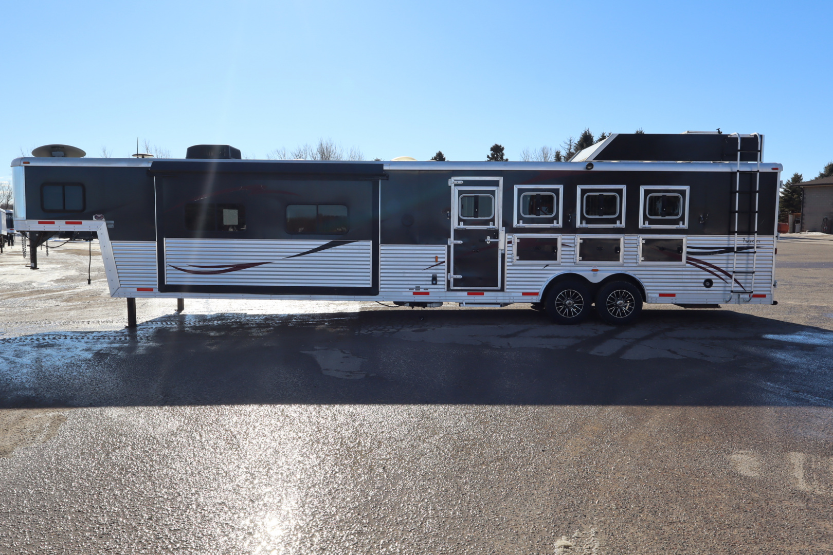 Used 2014 Bison Trailers 4Horse LQ Horse Trailer