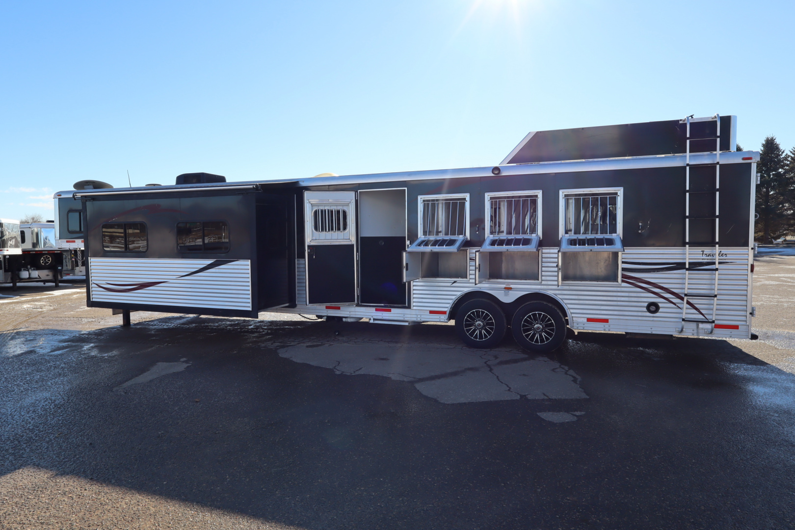 Used 2014 Bison Trailers 4Horse LQ Horse Trailer