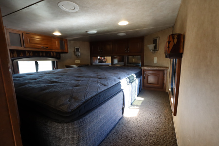 Used 2014 Bison Trailers 4Horse LQ Horse Trailer