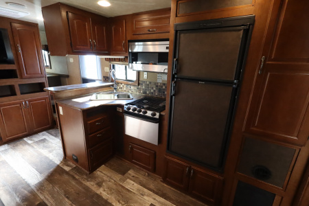 Used 2014 Bison Trailers 4Horse LQ Horse Trailer