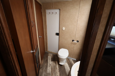 Used 2014 Bison Trailers 4Horse LQ Horse Trailer