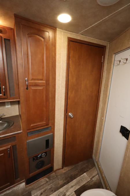 Used 2014 Bison Trailers 4Horse LQ Horse Trailer