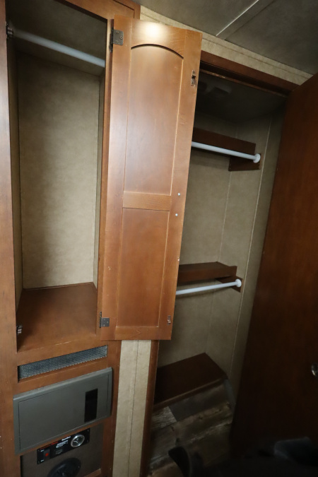 Used 2014 Bison Trailers 4Horse LQ Horse Trailer