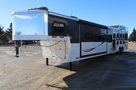 Used 2014 Bison Trailers 4Horse LQ Horse Trailer