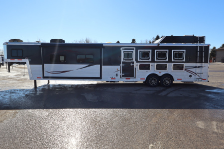 Used 2014 Bison Trailers 4Horse LQ Horse Trailer