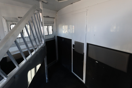 Used 2014 Bison Trailers 4Horse LQ Horse Trailer