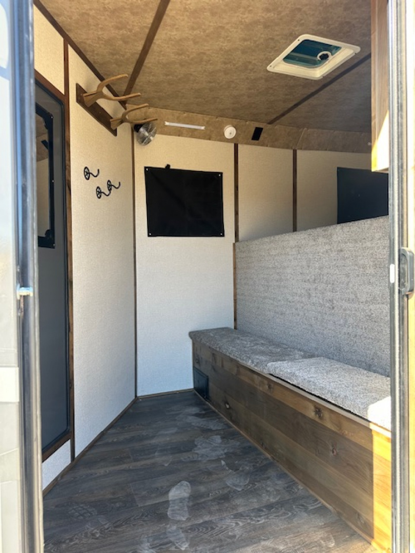 New 2026 Trails West Sierra 4 Horse