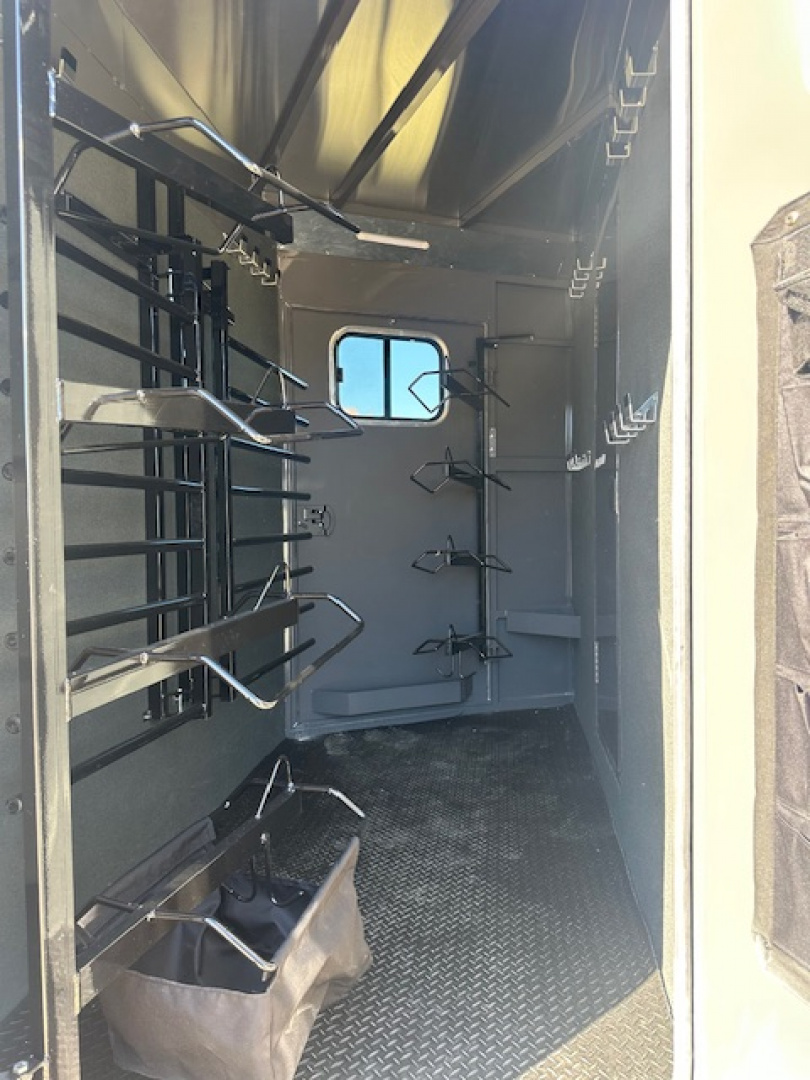 New 2026 Trails West Sierra 4 Horse