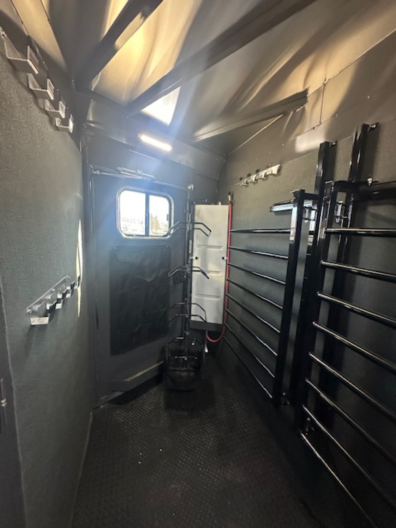 New 2026 Trails West Sierra 4 Horse