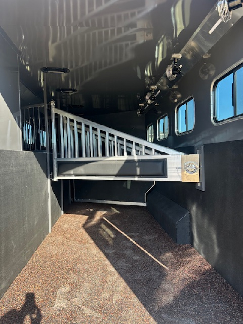 New 2026 Trails West Sierra 4 Horse