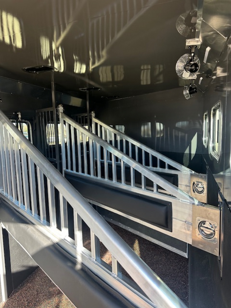 New 2026 Trails West Sierra 4 Horse