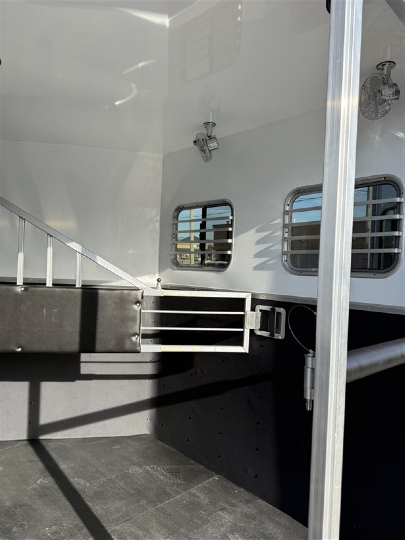 New 2026 Kiefer KRUISER 2 HORSE SLANT LOAD