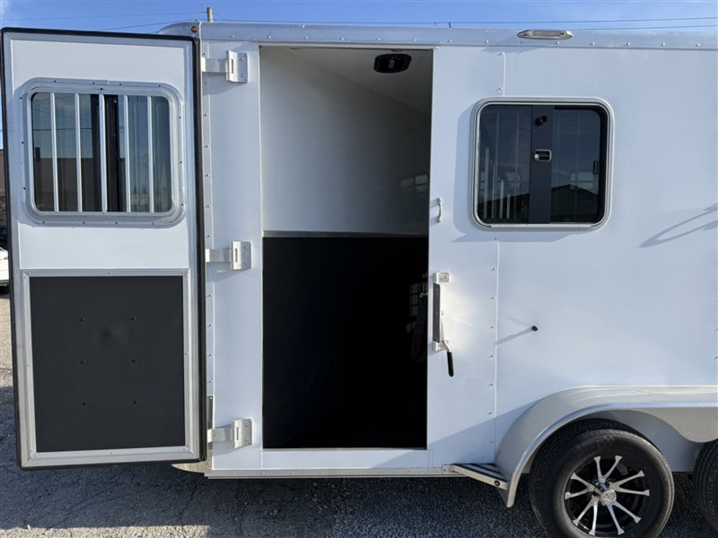 New 2026 Kiefer KRUISER 2 HORSE SLANT LOAD