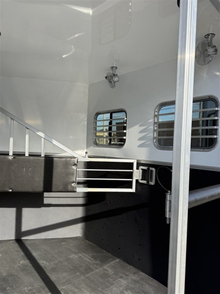 New 2026 Kiefer KRUISER 2 HORSE SLANT LOAD