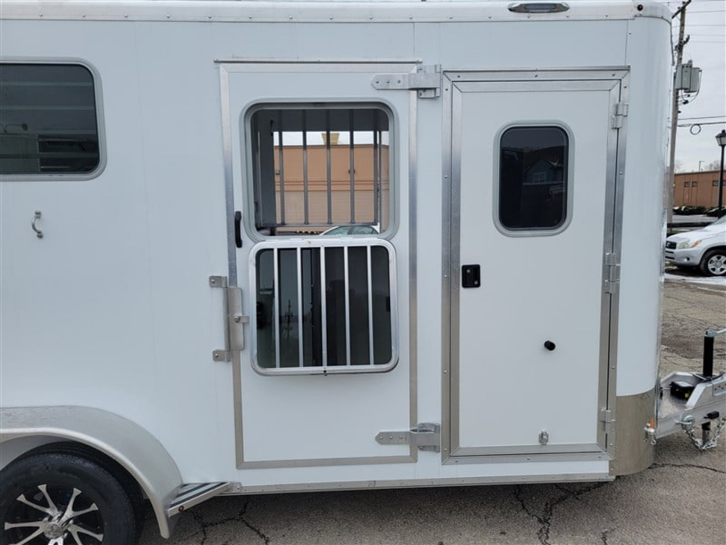 New 2026 Kiefer 2 HORSE STRAIGHT LOAD w/ RAMP Horse Trailer