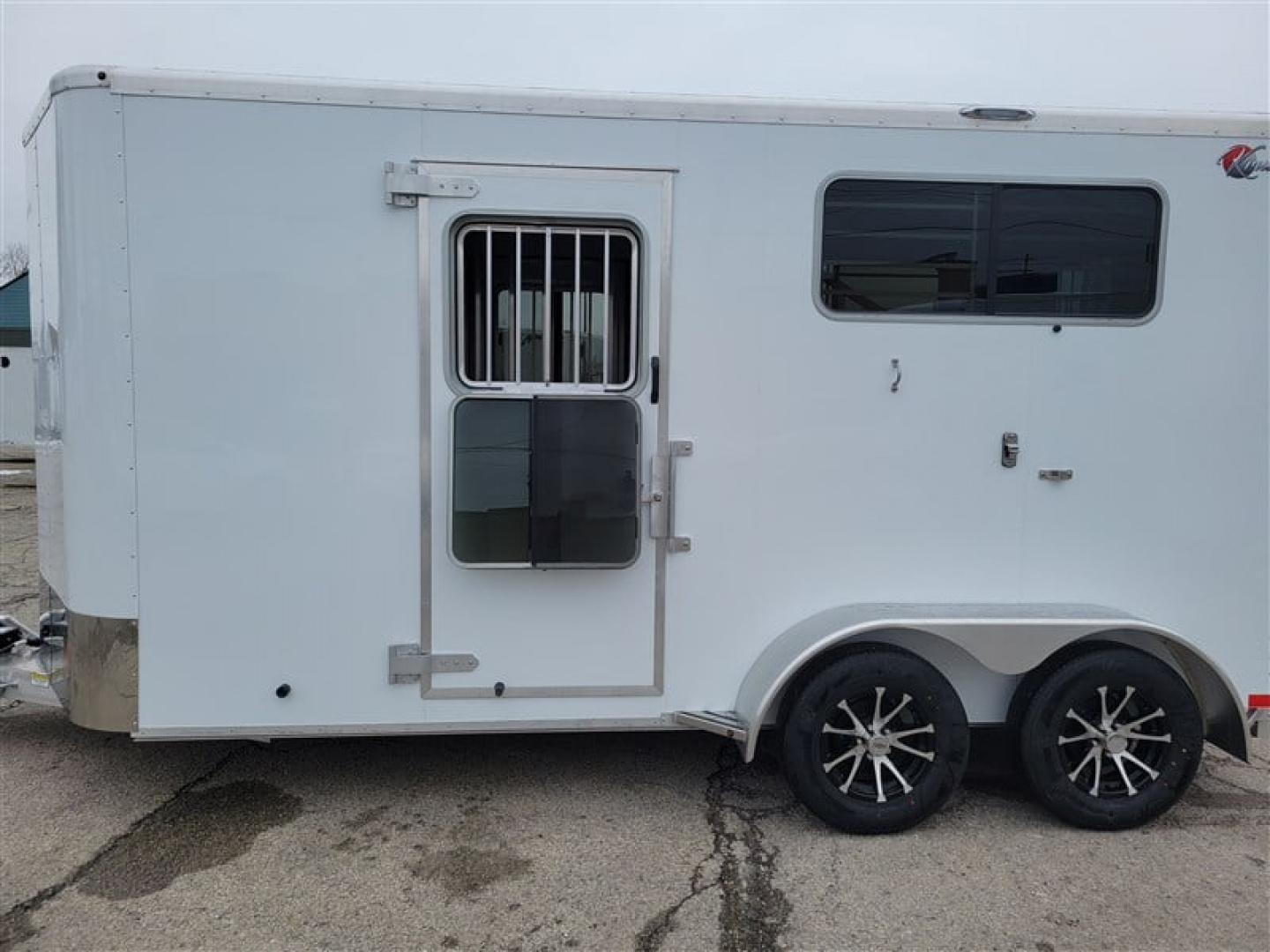 New 2026 Kiefer 2 HORSE STRAIGHT LOAD w/ RAMP Horse Trailer