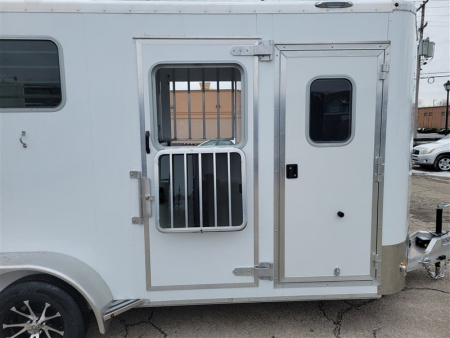 New 2026 Kiefer 2 HORSE STRAIGHT LOAD w/ RAMP Horse Trailer