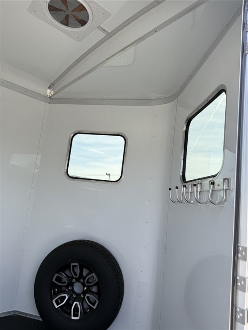 New 2026 Homesteader STALLION 3 HORSE SLANT LOAD HD