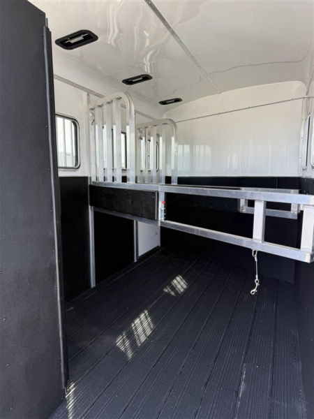 New 2026 Homesteader STALLION 3 HORSE SLANT LOAD HD