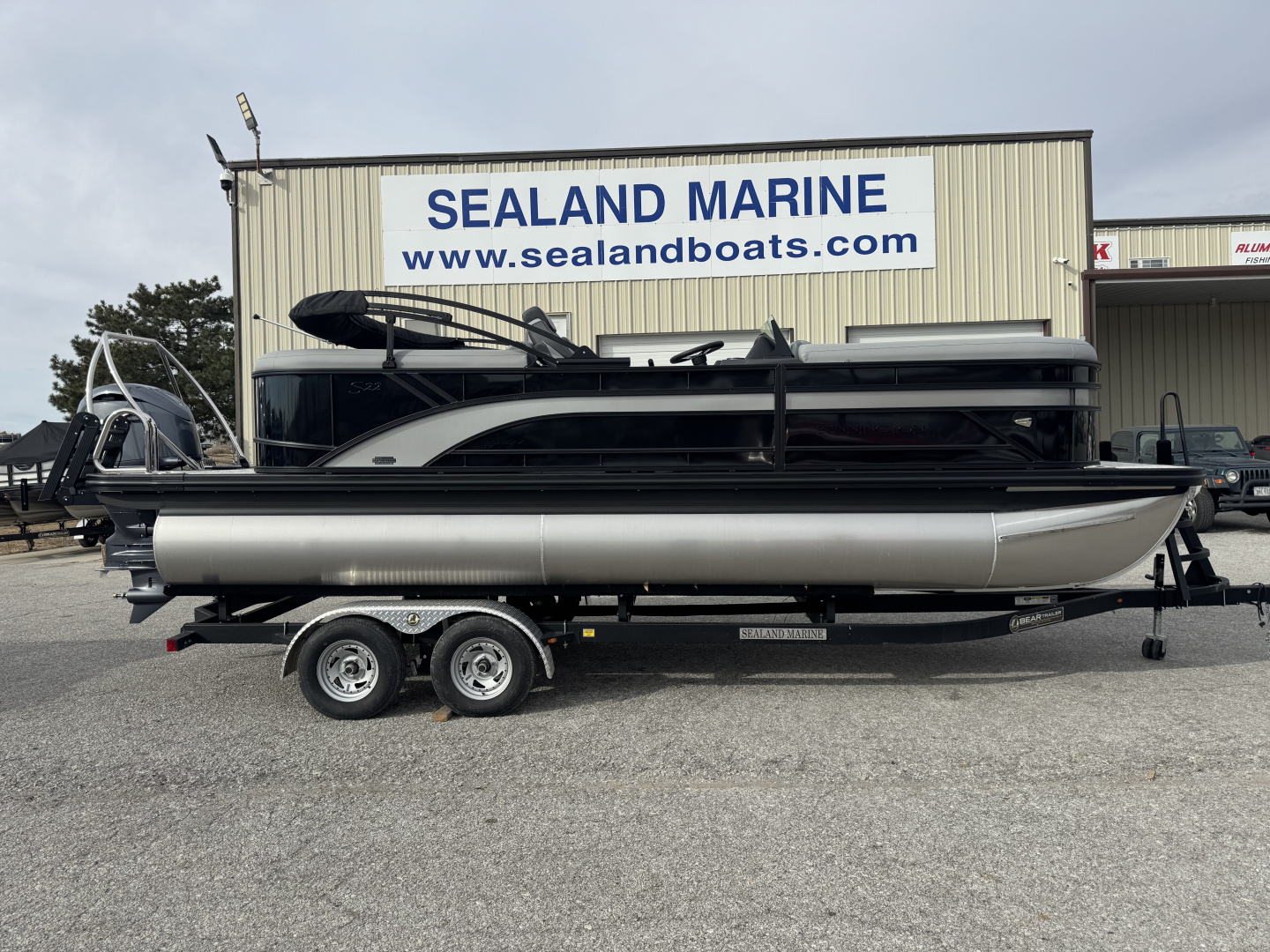 New 2026 Bennington 22 SSR Sport Tri-toon Boat