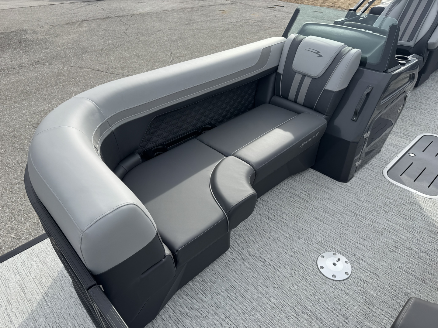 New 2026 Bennington 22 SSR Sport Tri-toon Boat