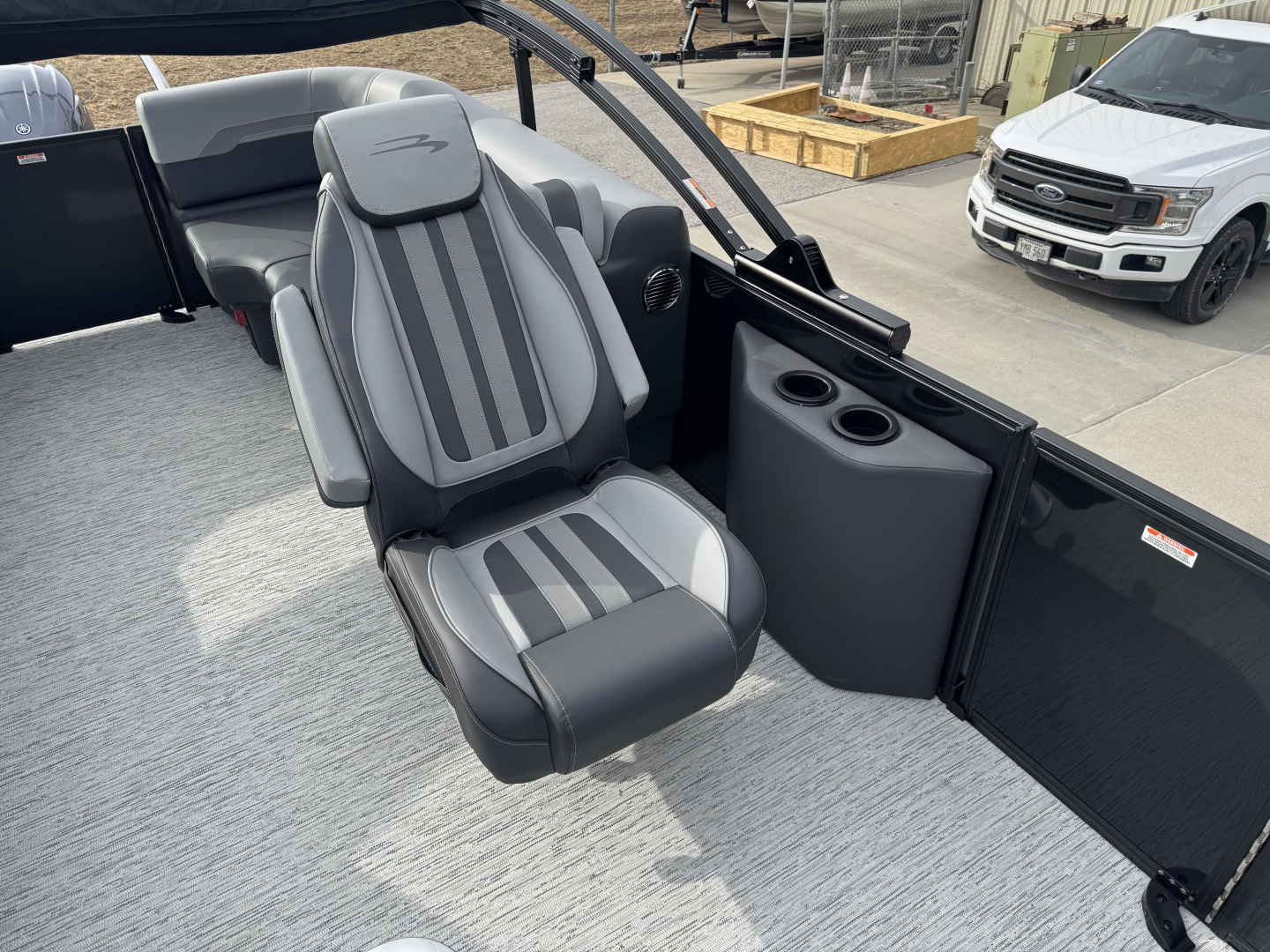New 2026 Bennington 22 SSR Sport Tri-toon Boat