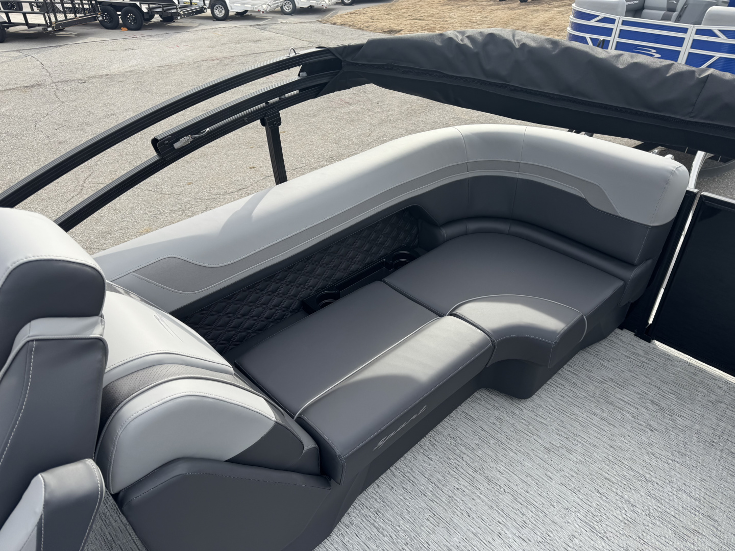 New 2026 Bennington 22 SSR Sport Tri-toon Boat