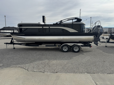 New 2026 Bennington 22 SSR Sport Tri-toon Boat