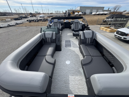 New 2026 Bennington 22 SSR Sport Tri-toon Boat