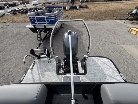 New 2026 Bennington 22 SSR Sport Tri-toon Boat