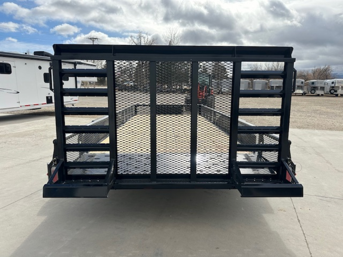 New 2026 Diamond C 18' TUT Flatbed