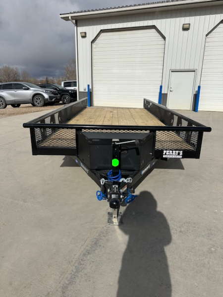 New 2026 Diamond C 18' TUT Flatbed