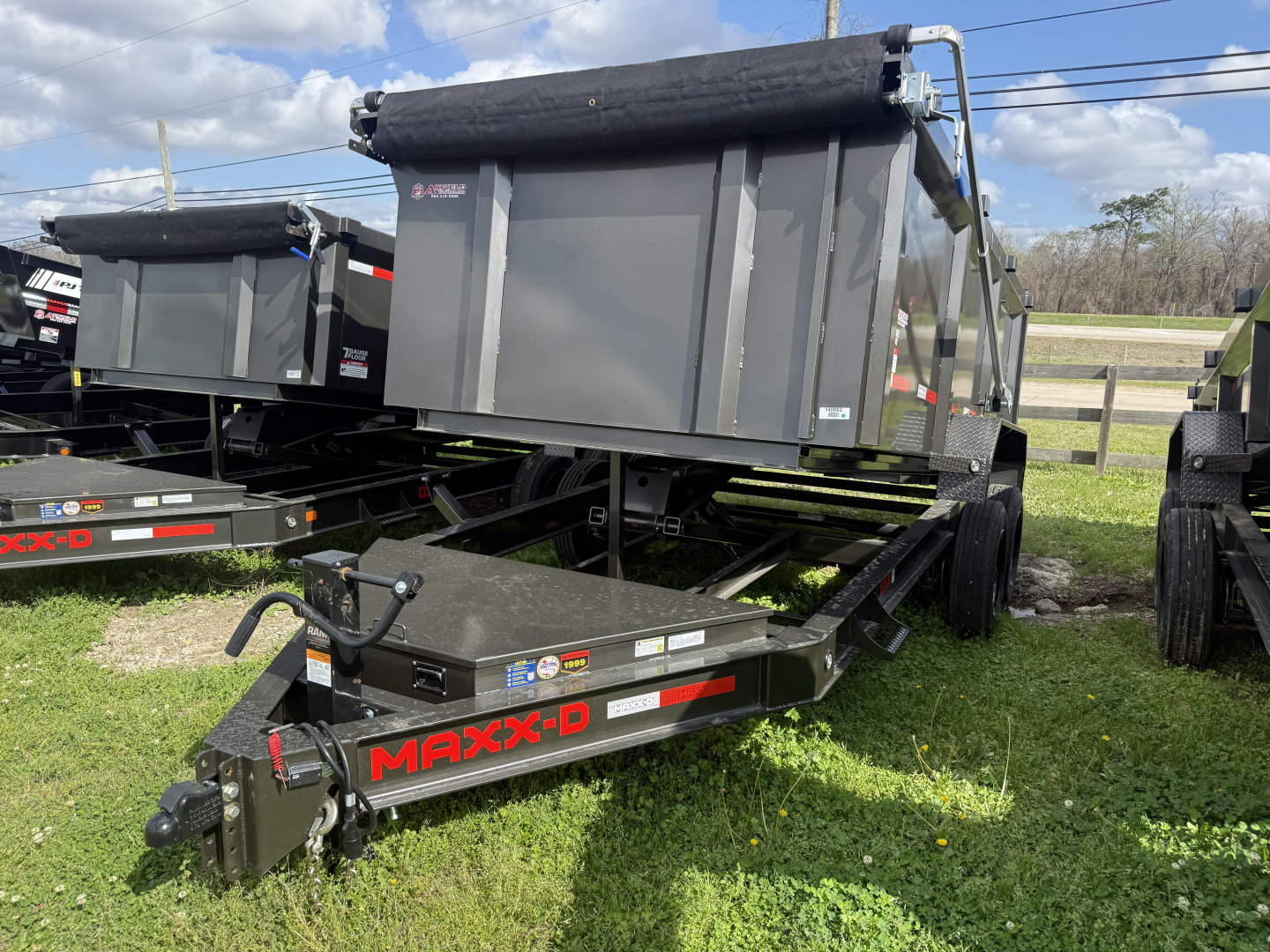 New 2026 MAXX-D DJX8314 Dump Trailer