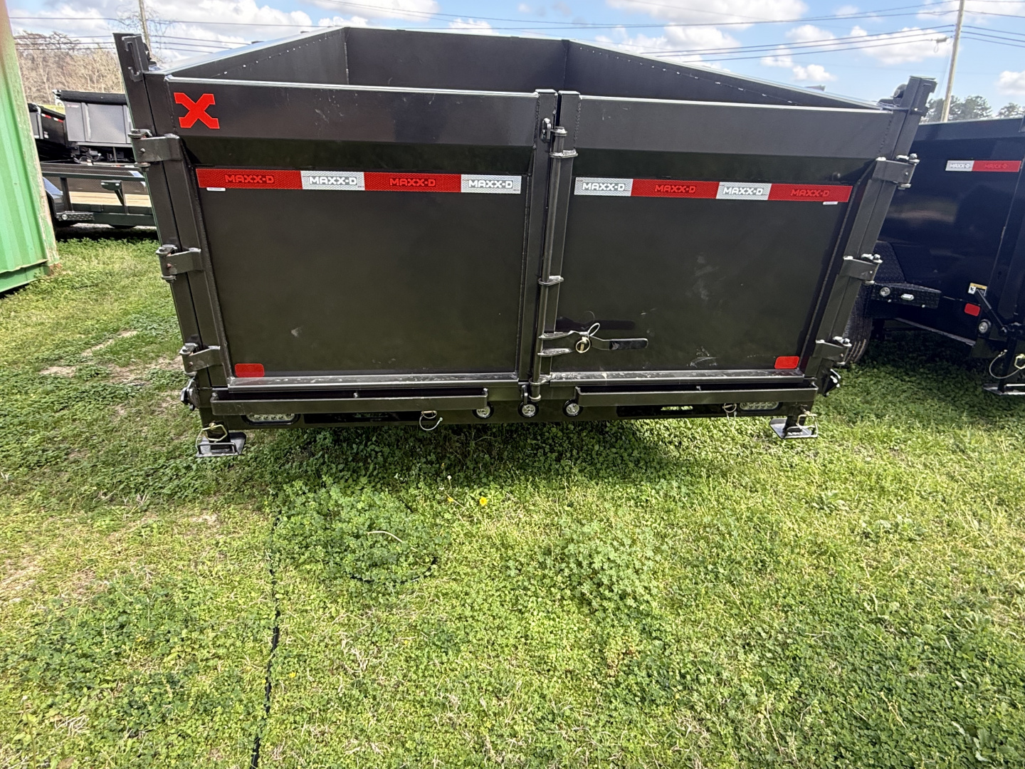 New 2026 MAXX-D DJX8316 Dump Trailer