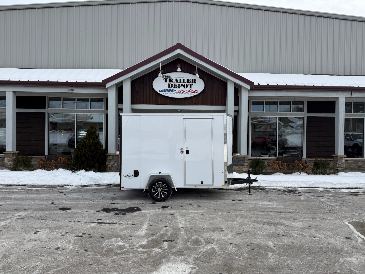 New Pace American 6′ X 10′ + V-NOSE ENCLOSED CARGO TRAILER WITH RAMP DOOR 2.9K