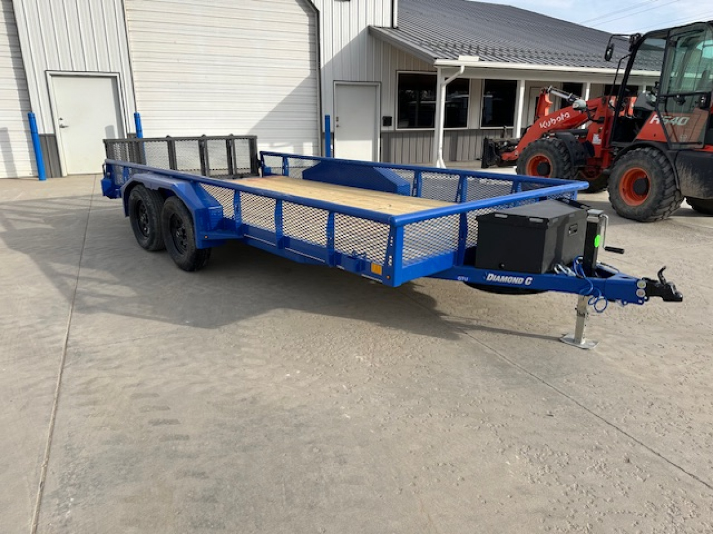 New 2026 Diamond C 16' Flatbed