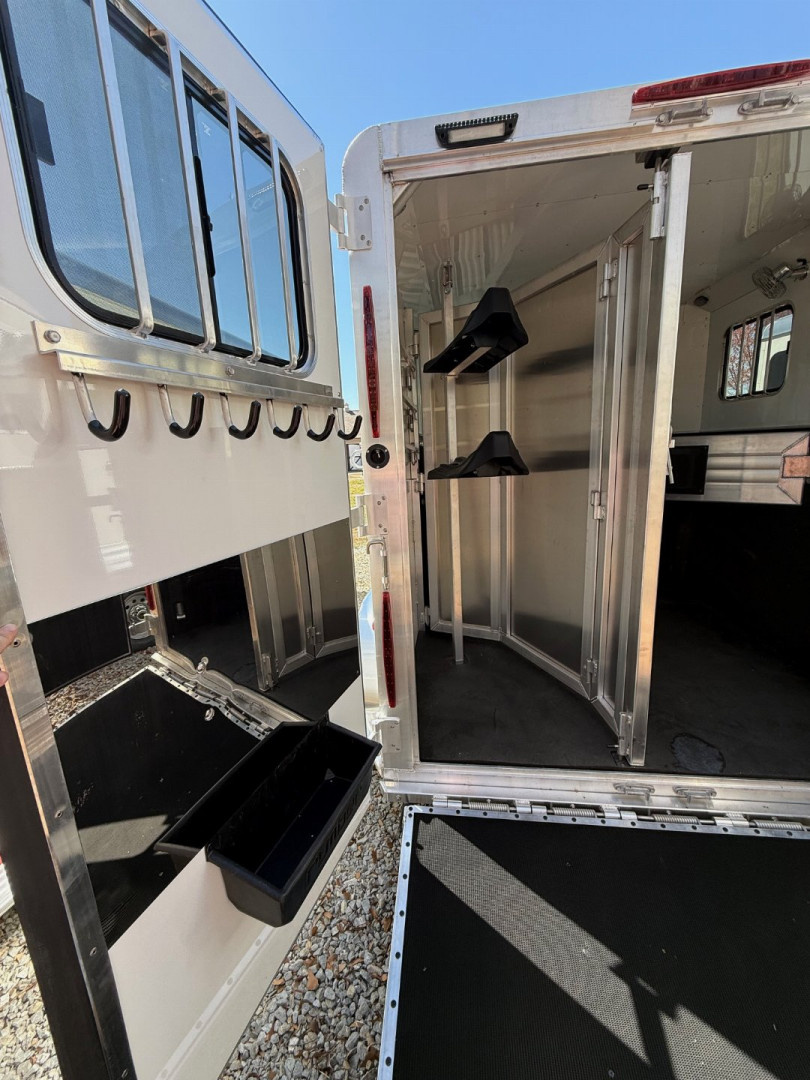 New 2026 Adam 2H Slant Mustang Horse Trailer