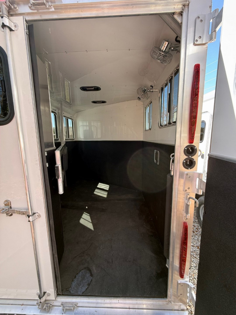 New 2026 Adam 2H Slant Mustang Horse Trailer