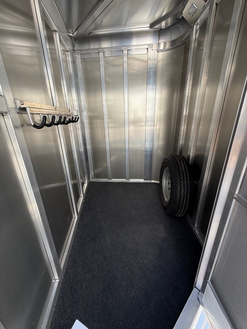 New 2026 Adam 2H Slant Mustang Horse Trailer